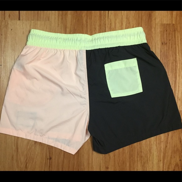 Vintage look nike athletic shorts - Picture 2 of 4